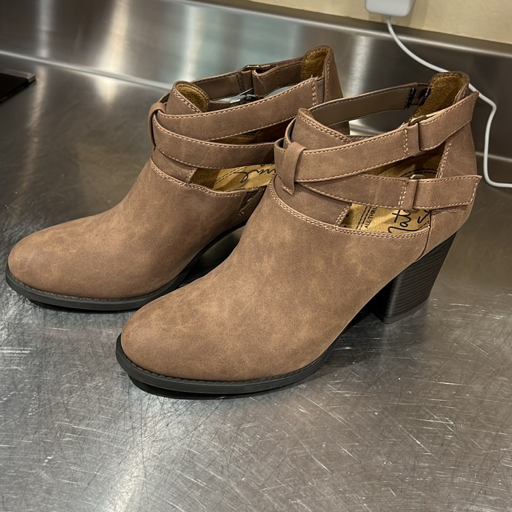 New Women’s size 8.5 Natural Soul Tobi Ankle Boots